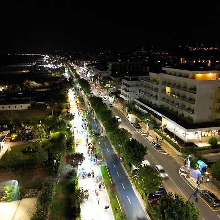 Residence Riviera Alba Adriatica Bagian luar foto