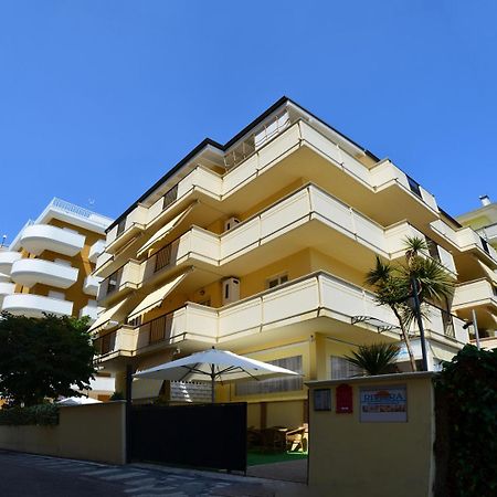 Residence Riviera Alba Adriatica Bagian luar foto