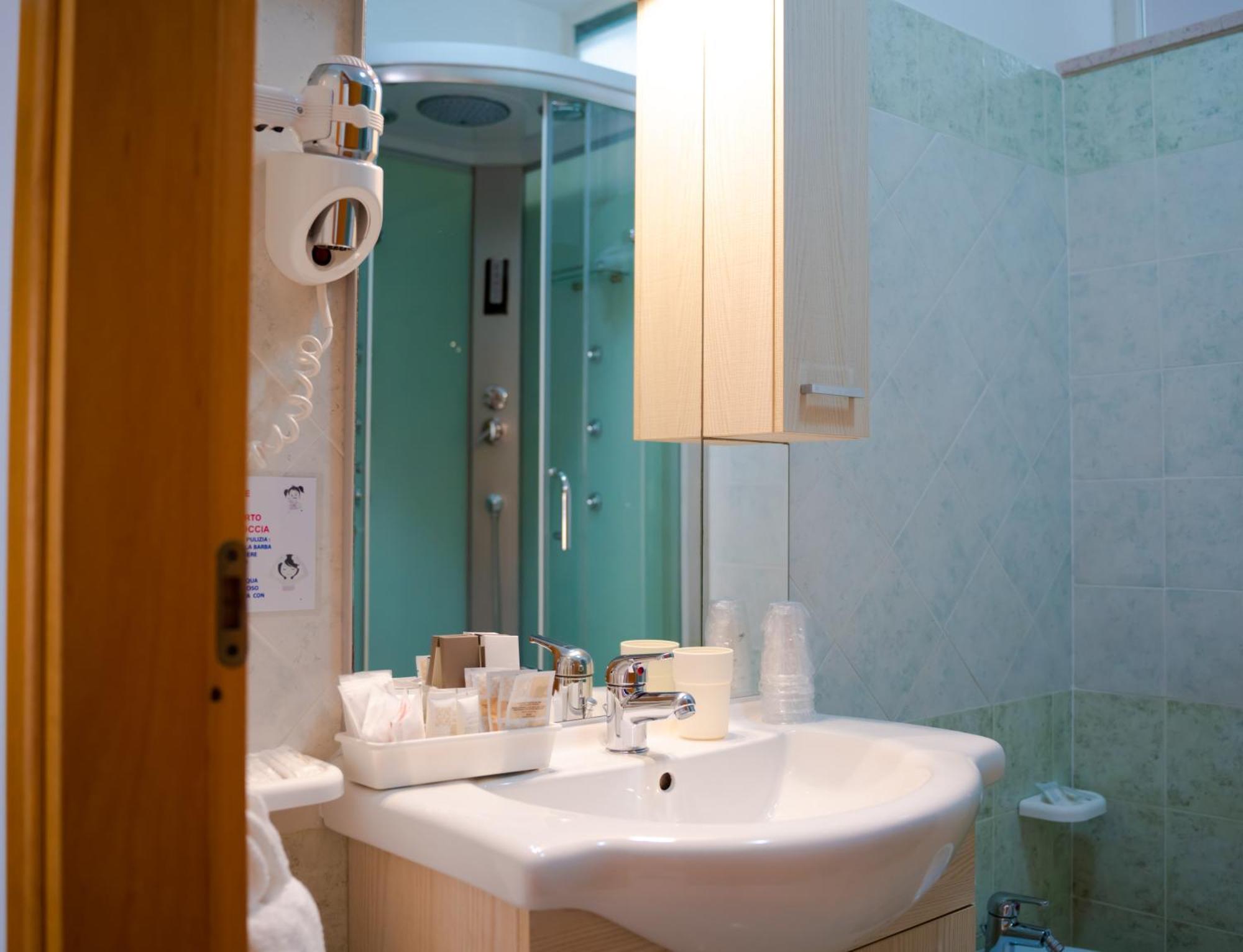 Residence Riviera Alba Adriatica Bagian luar foto