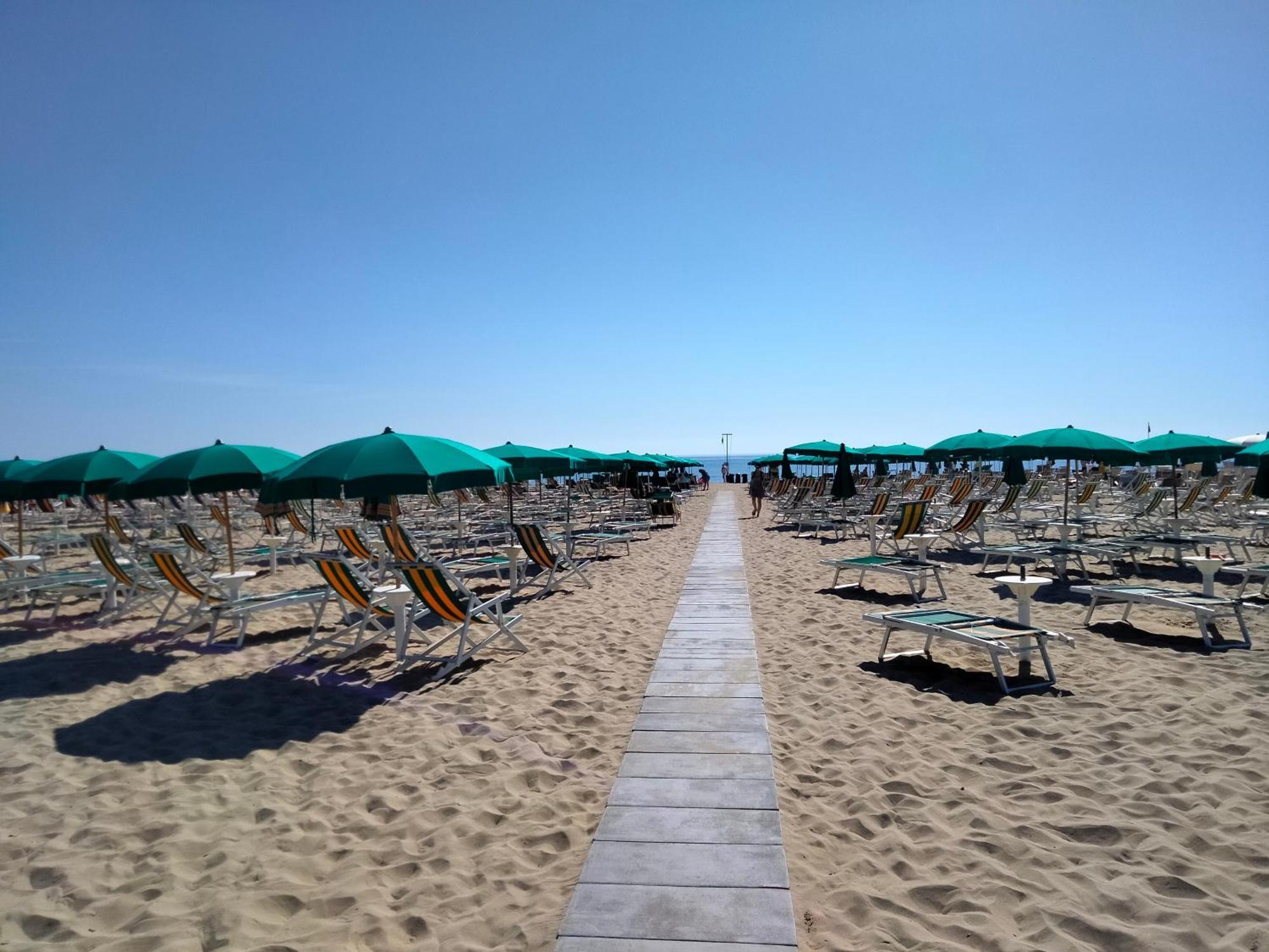Residence Riviera Alba Adriatica Bagian luar foto