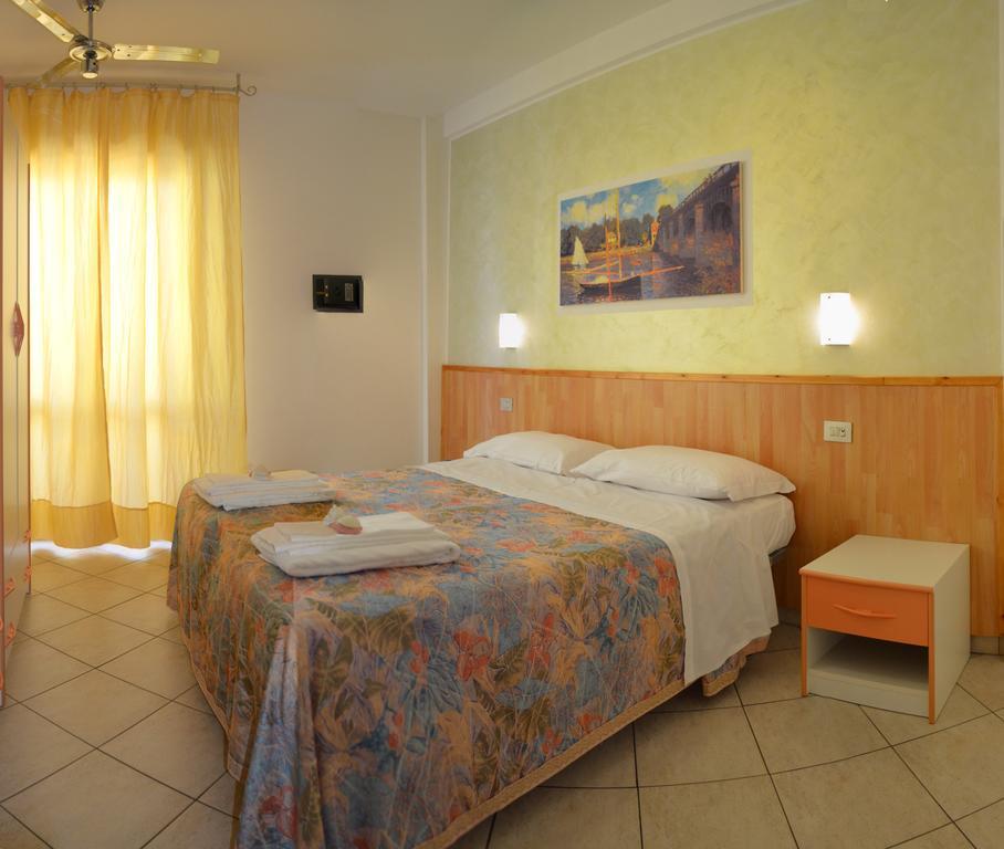 Residence Riviera Alba Adriatica Bagian luar foto