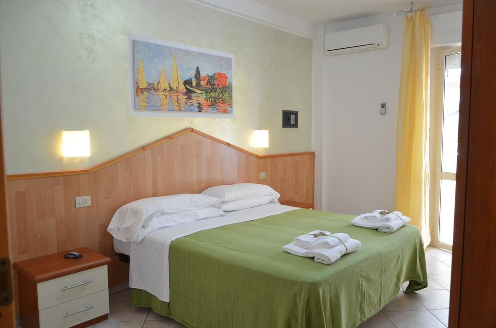 Residence Riviera Alba Adriatica Bagian luar foto