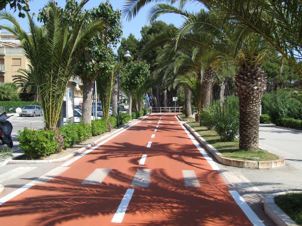 Residence Riviera Alba Adriatica Bagian luar foto