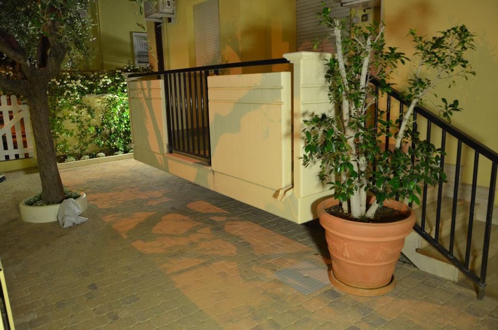 Residence Riviera Alba Adriatica Bagian luar foto