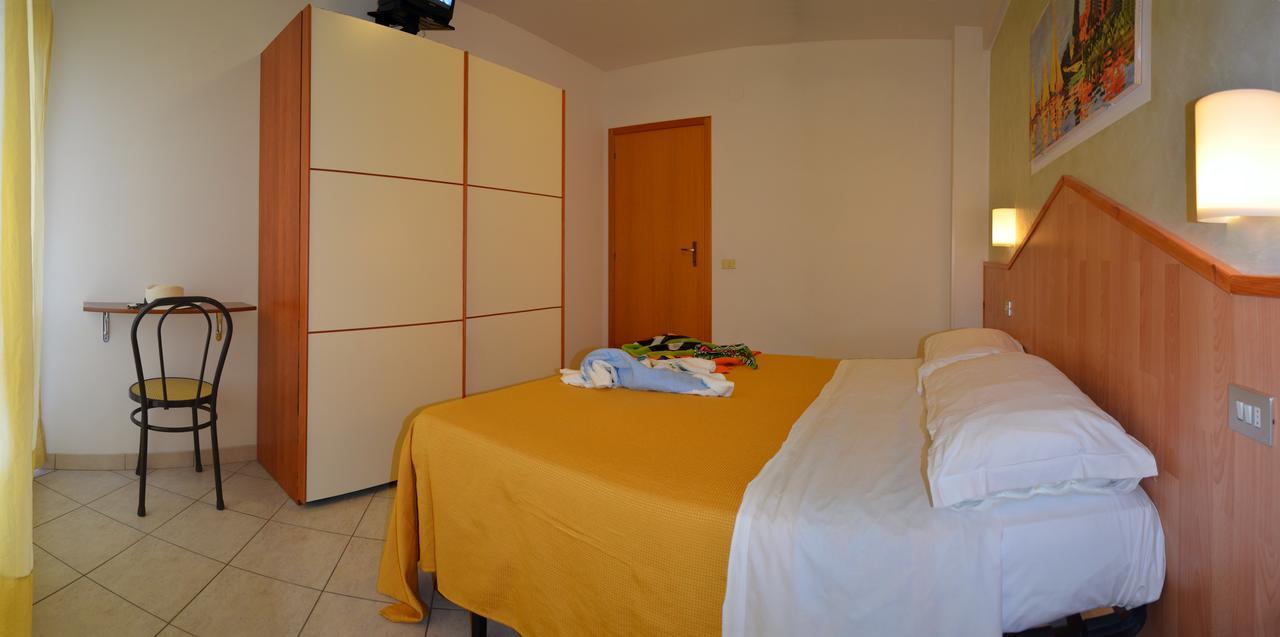 Residence Riviera Alba Adriatica Bagian luar foto