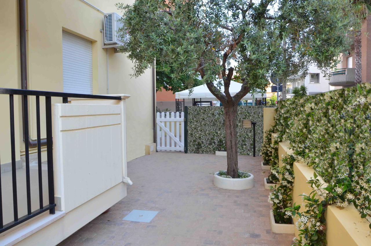Residence Riviera Alba Adriatica Bagian luar foto