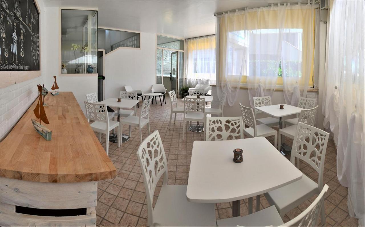 Residence Riviera Alba Adriatica Bagian luar foto